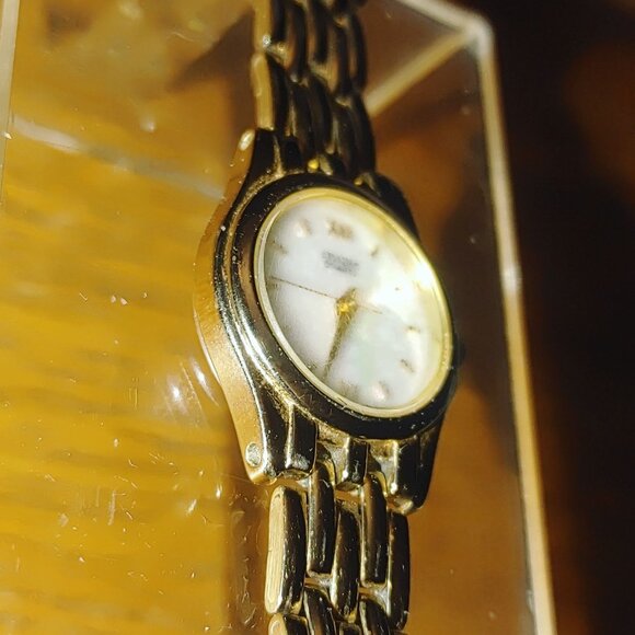Citizen Quartz Watch Vintage Gold Tone Roman Numeral Dial Wristwatch Timeless